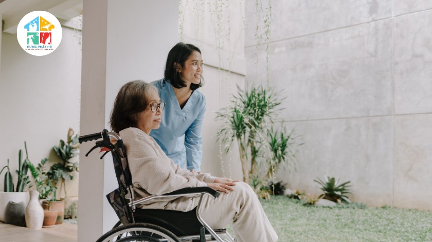 Dịch vụ chăm sóc người già tại nhà uy tín chất lượng 