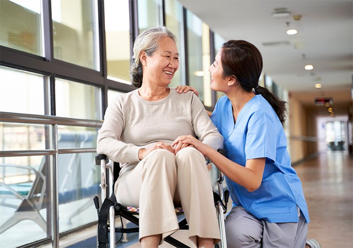 Dịch vụ chăm sóc người già tại nhà 