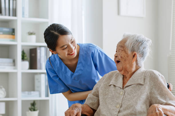 Dịch vụ chăm sóc người già tại nhà 